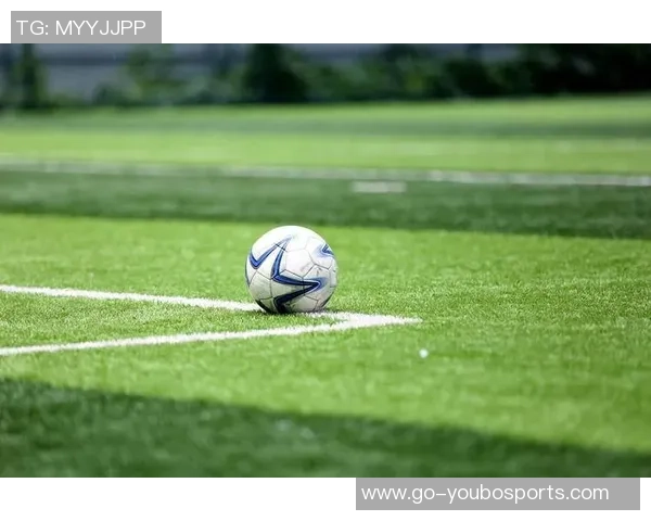 红白足球服的魅力与历史探寻，如何成为球场上的经典之选